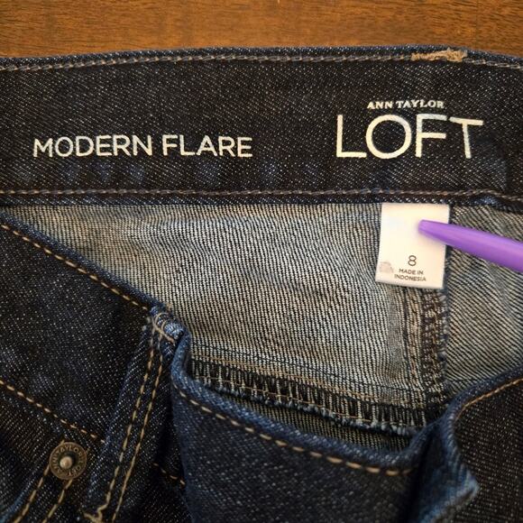 Ann Taylor LOFT Women's Low Rise Modern Flare Jean Dark Wash Size 8 - Picture 9 of 12